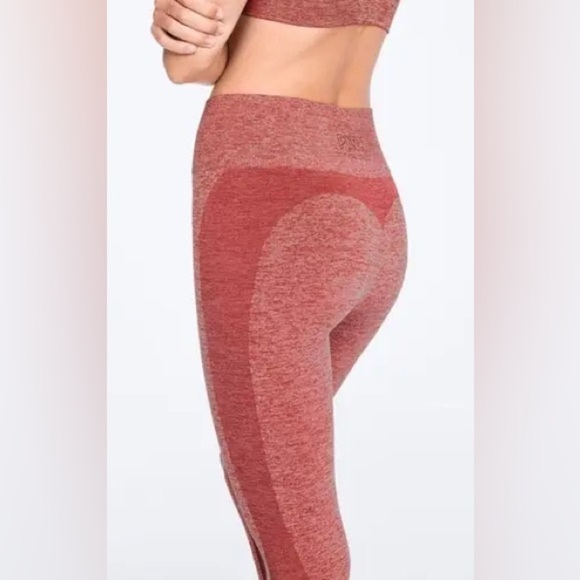 PINK Victoria's Secret Seamless Workout Tights Leggings Heart Size Small S - Picture 9 of 9